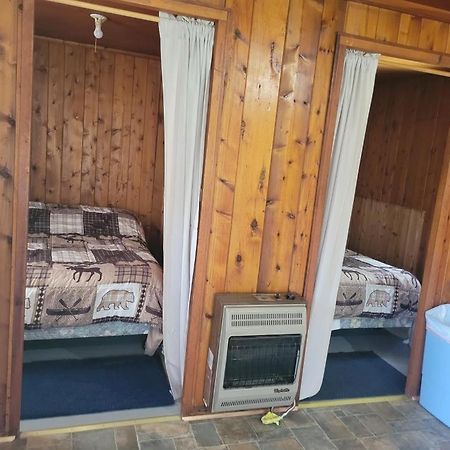 Cabin 2 Manistique Bagian luar foto