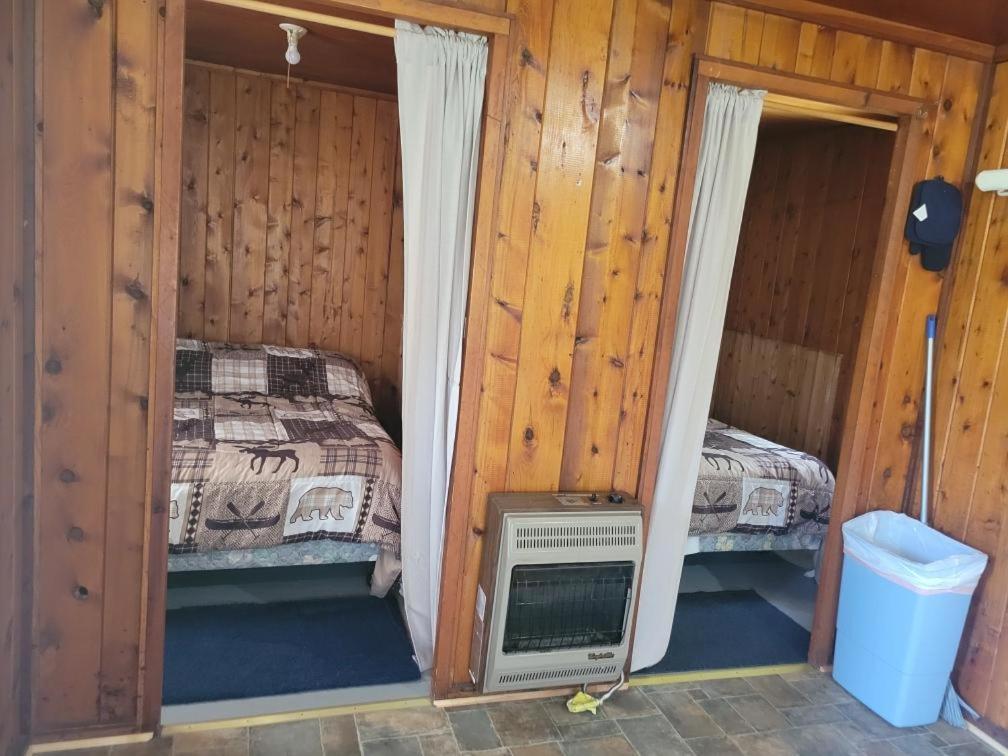 Cabin 2 Manistique Bagian luar foto