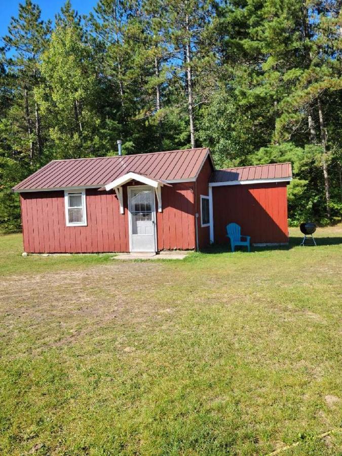 Cabin 2 Manistique Bagian luar foto